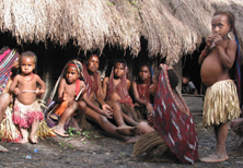 Neuguinea, West-Papua: Besuch in der Steinzeit - Suroba-Mdchen